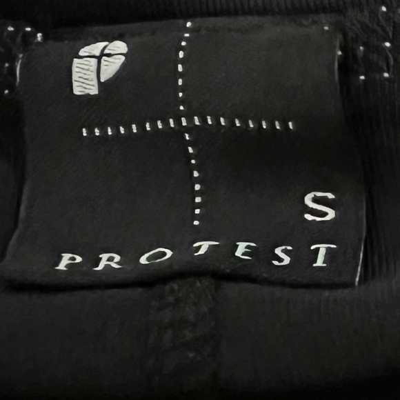 Protest Shorts | European Brand | Multicolor | Women’s Small - Picture 9 of 9